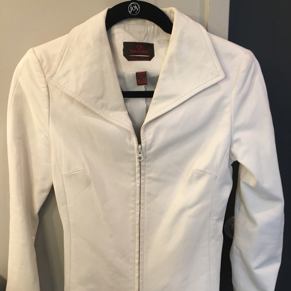 Danier Lamb leather white fitted blazer